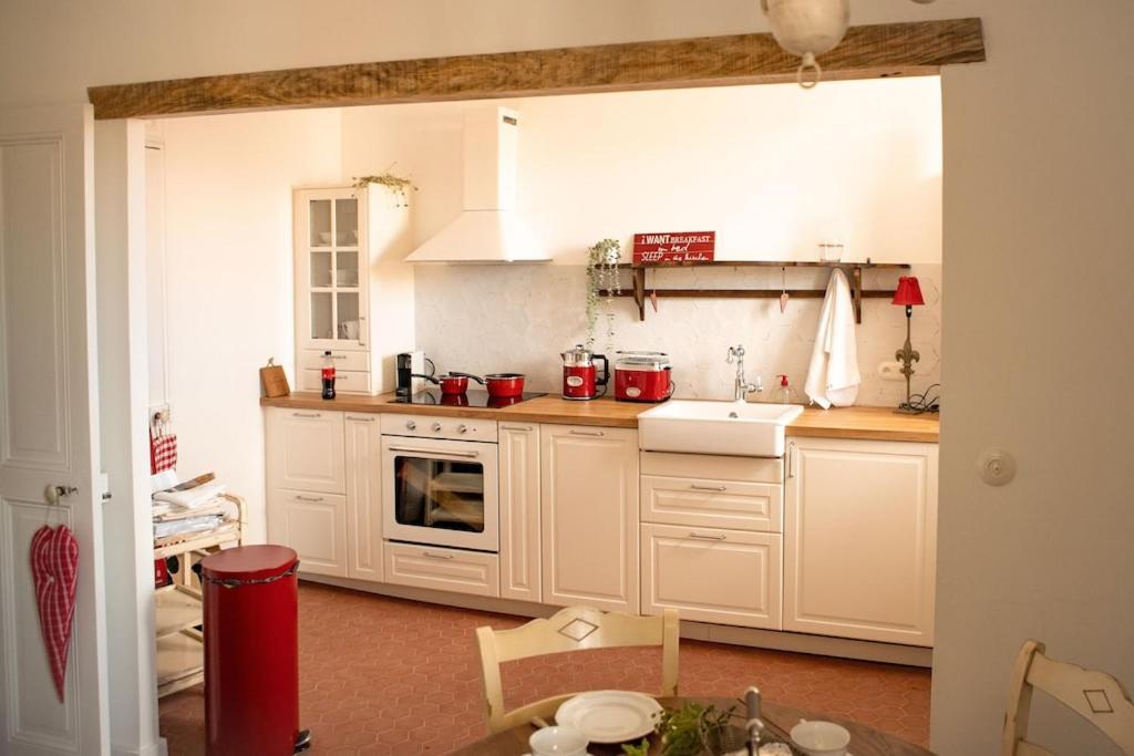 La Maison Du Bassin LʼIsle-sur-la-Sorgue Eksteriør billede